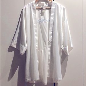 IN BLOOM Bridal Wrap Robe